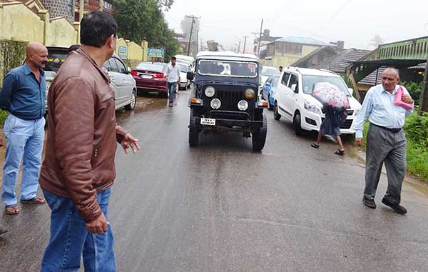 ಎಸ್‍ಪಿ ವಾಹನಕ್ಕೆ ಟ್ರಾಫಿಕ್ ಜಾಮ್ ಬಿಸಿ : ರಸ್ತೆಗಳಿದು ವಾಹನ ಸಂಚಾರ ಸುಗಮಗೊಳಿಸಿದ ರಾಜೇಂದ್ರ ಪ್ರಸಾದ್